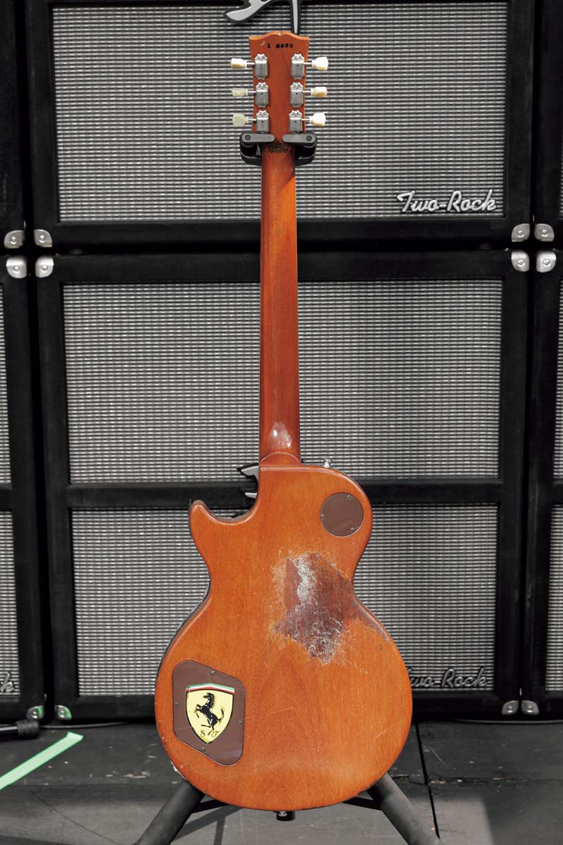 B'z LIVE-GYM Pleasure -STARS-で松本孝弘が日産スタジアムのステージ