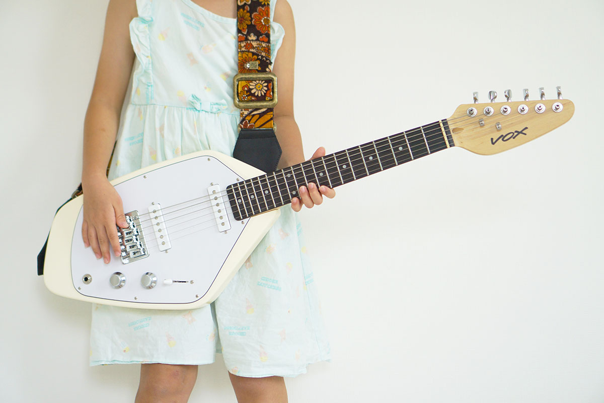 VOXより、ファントム・シェイプのミニ・ギター“Mark V mini”が発売
