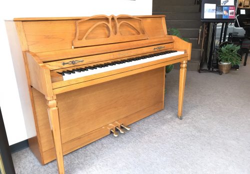 純血のアメリカ製ピアノ WURLITZER（ワーリッツァ）の最高機種です