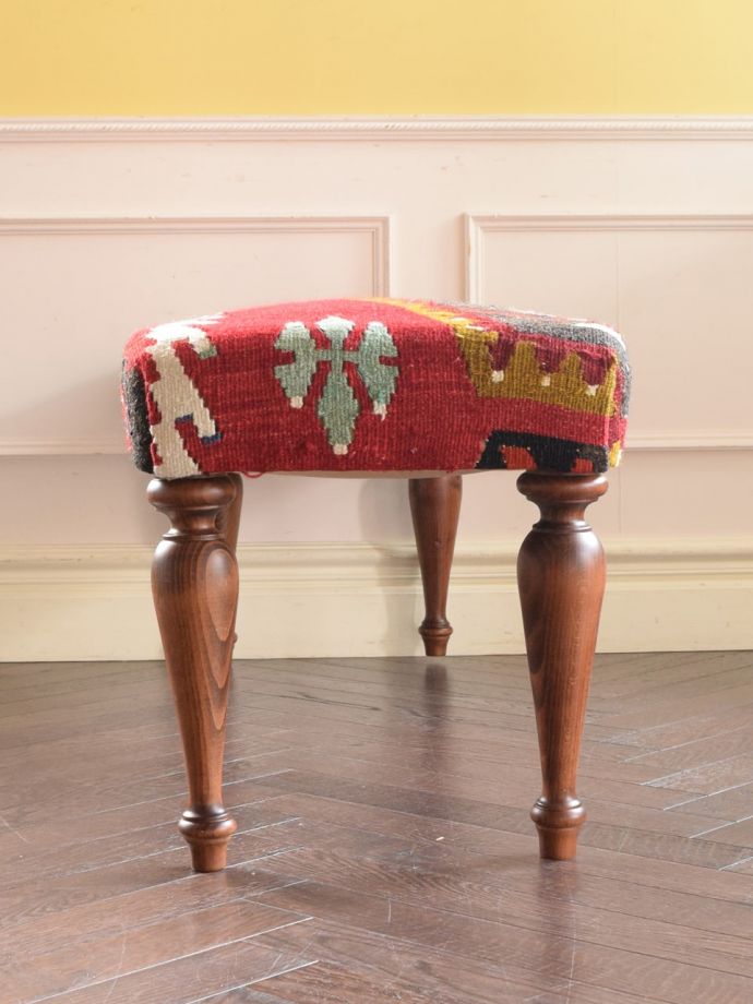 オールドキリムのおしゃれなベンチ、wolf's mouthモチーフの一点ものの
