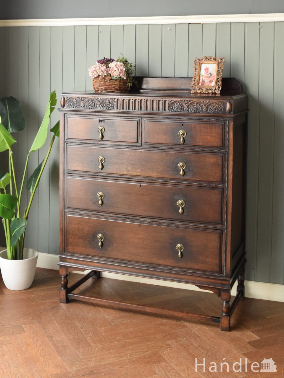 カントリースタイルのアンティーク家具、パイン材の可愛いチェスト(k