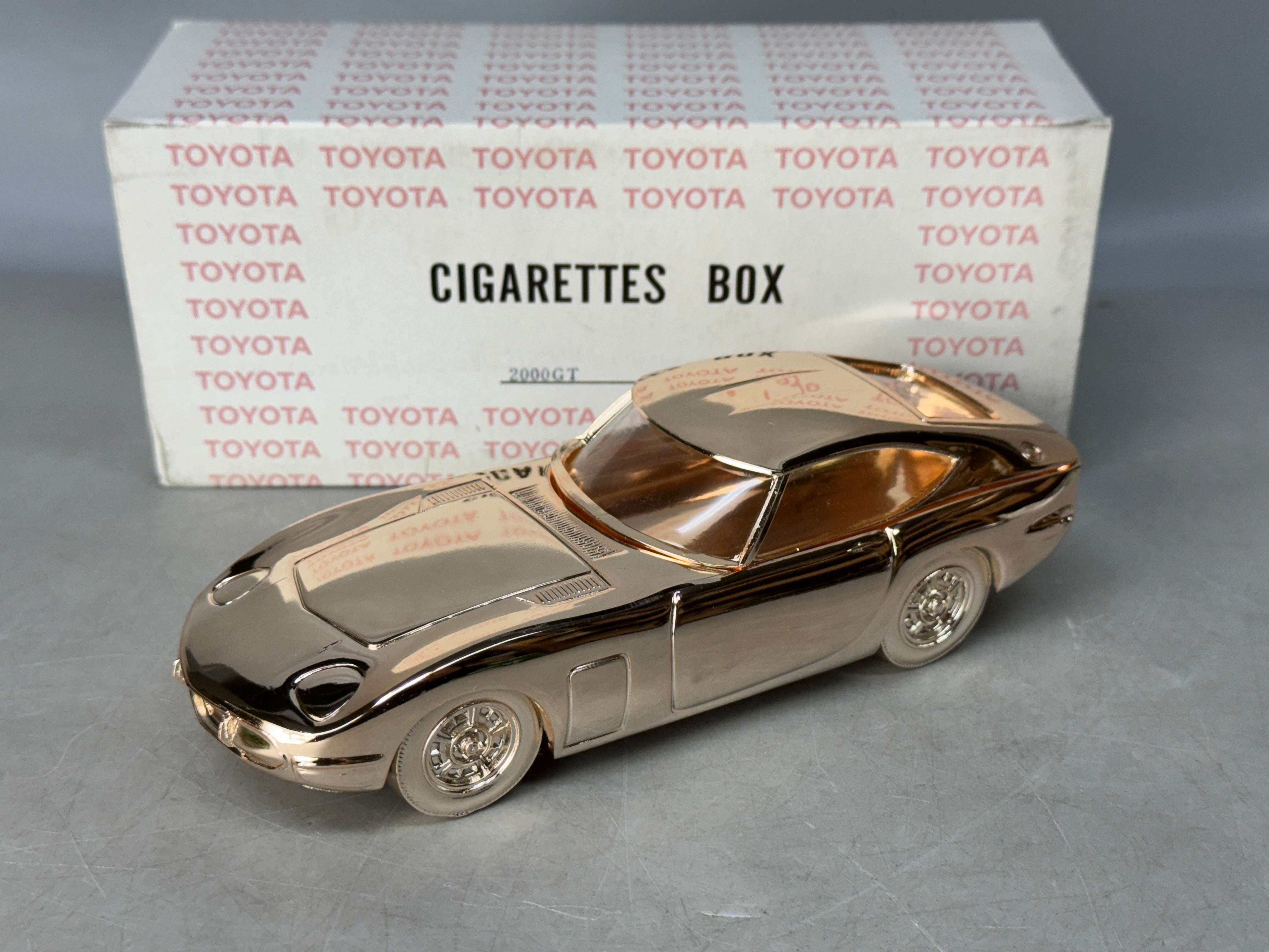 Y8809 OKIMONO Toyota 2000GT cigarette case miniature car box Japan