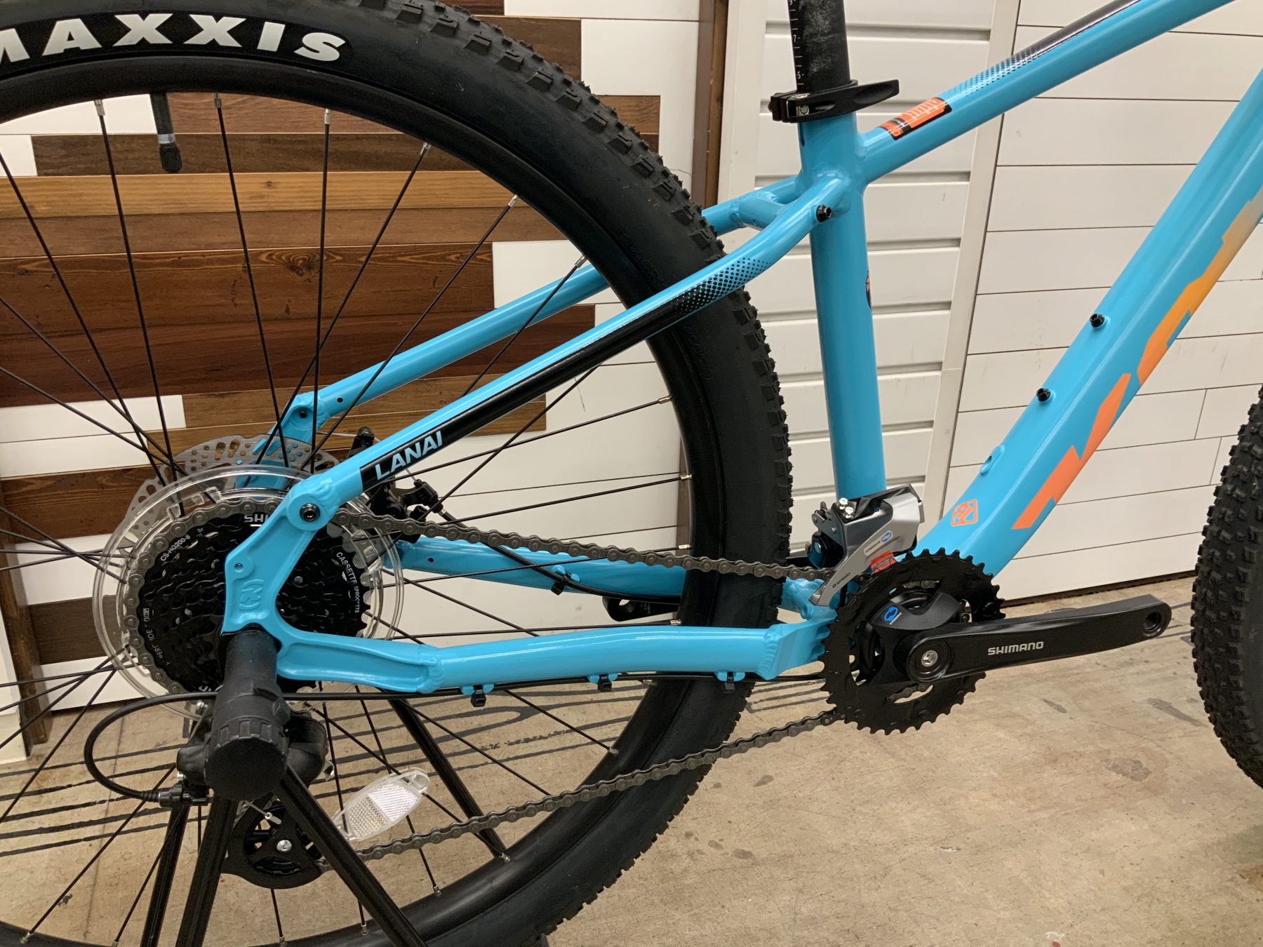 これからの寒い時期にいかがでしょうか！マウンテンバイク展示中です