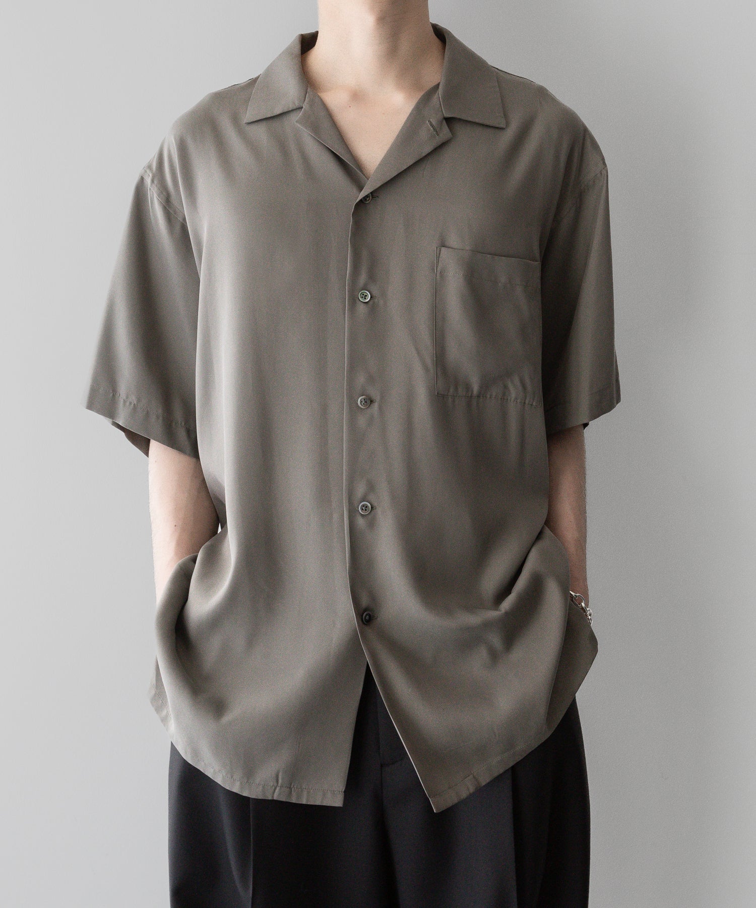 stein / シュタイン】OVERSIZED CUPRO OPEN COLLAR SS SHIRT - G.KHAKI