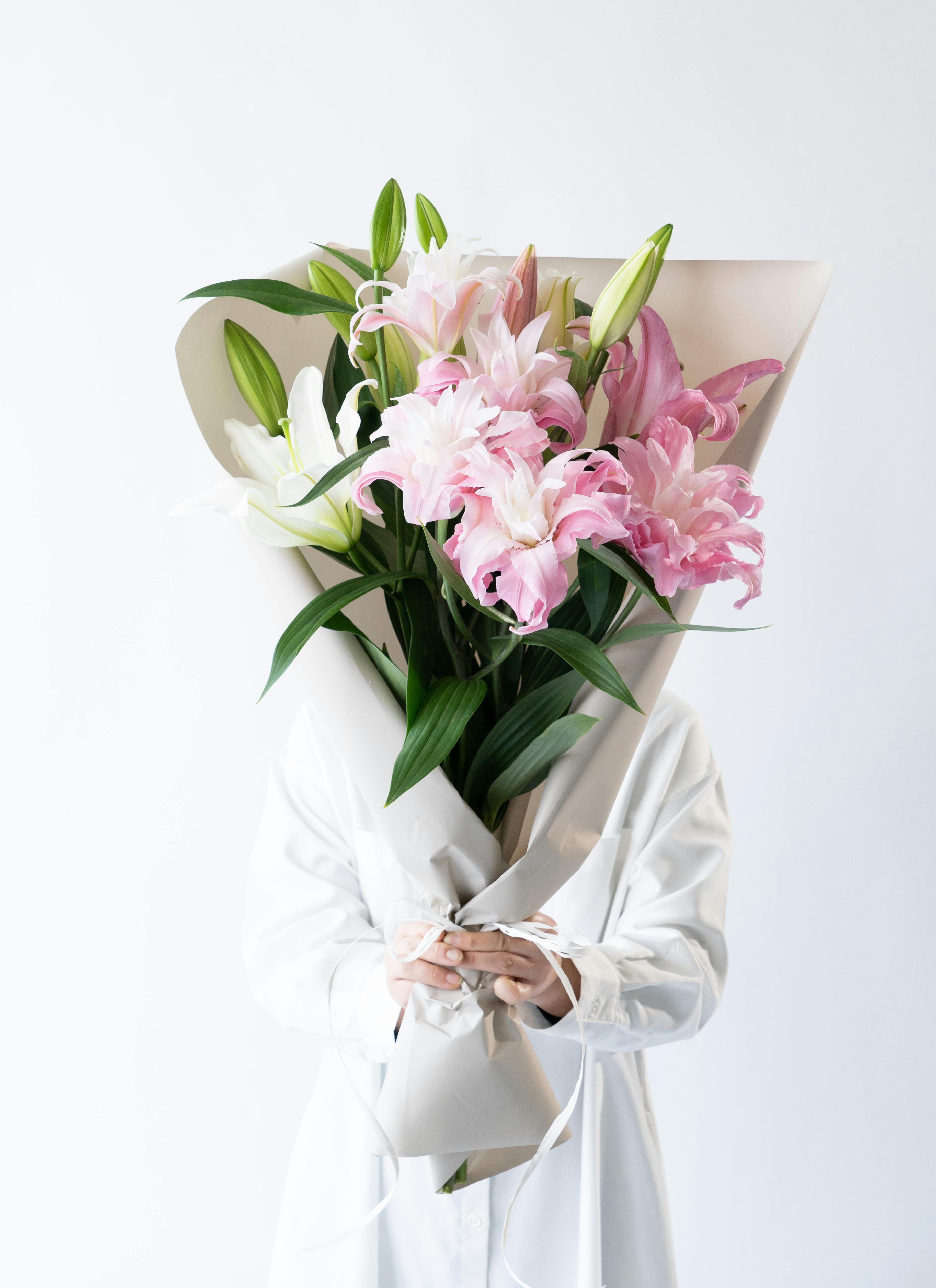 ユリの花束・ブーケ | 花束ならHitoHana（ひとはな）