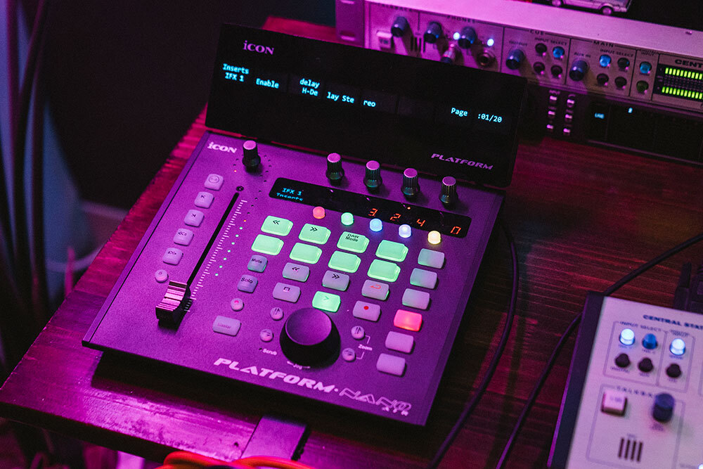 iCON Platform Nano : JUVENILEの楽曲制作を支えるコントロール