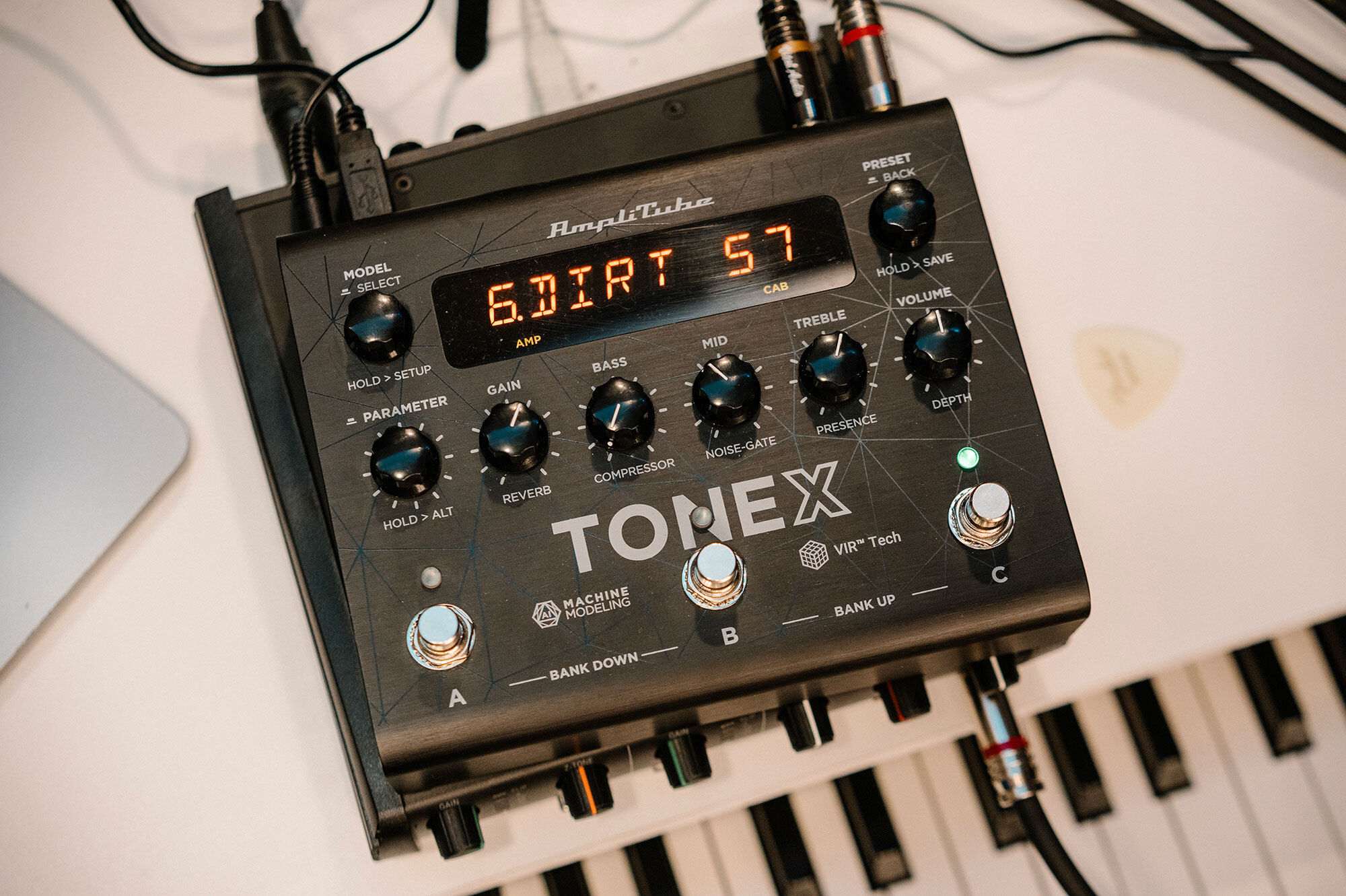 IK Multimedia : 鈴木 Daichi 秀行が体感した TONEX Pedal の魅力と