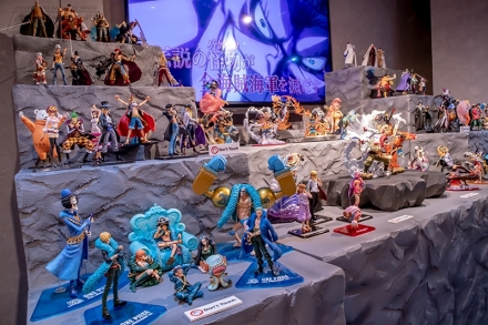 大迫力のバトルシーンを再現したルフィやエース、白ひげのフィギュアが