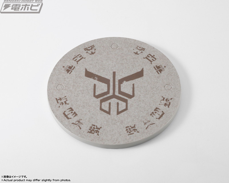 仮面ライダークウガ』本編第1話に登場するリント族の戦士をイメージ