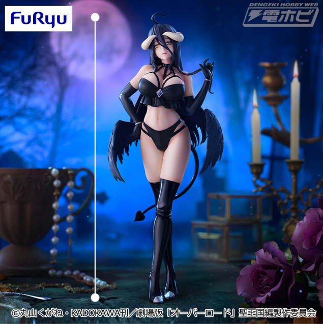 オーバーロード』より、アルベドが黒を基調としたセクシーな衣装で