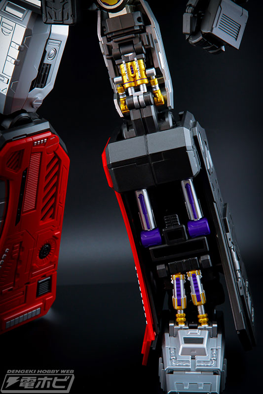 ビッグサイズ＆発光・ボイス機能搭載！「破壊大帝メガトロン」のダイ