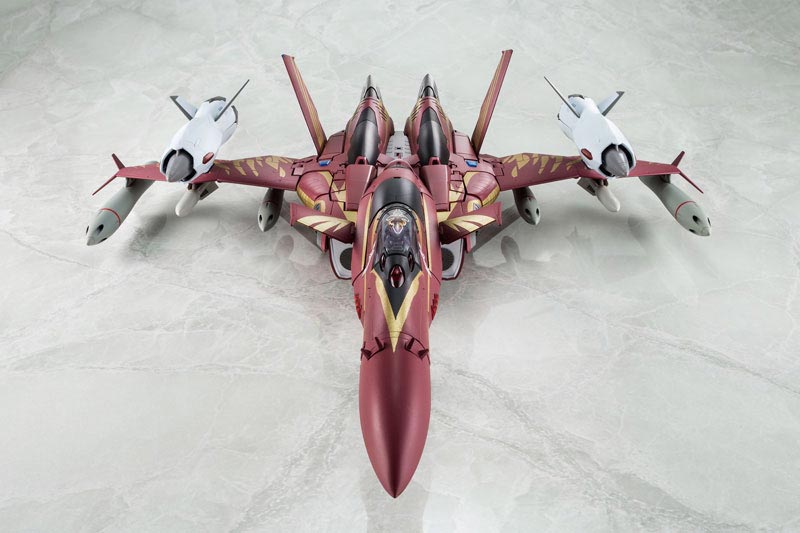 3形態に変形可能！『マクロスゼロ』最終決戦仕様の「SV-51γノーラ機