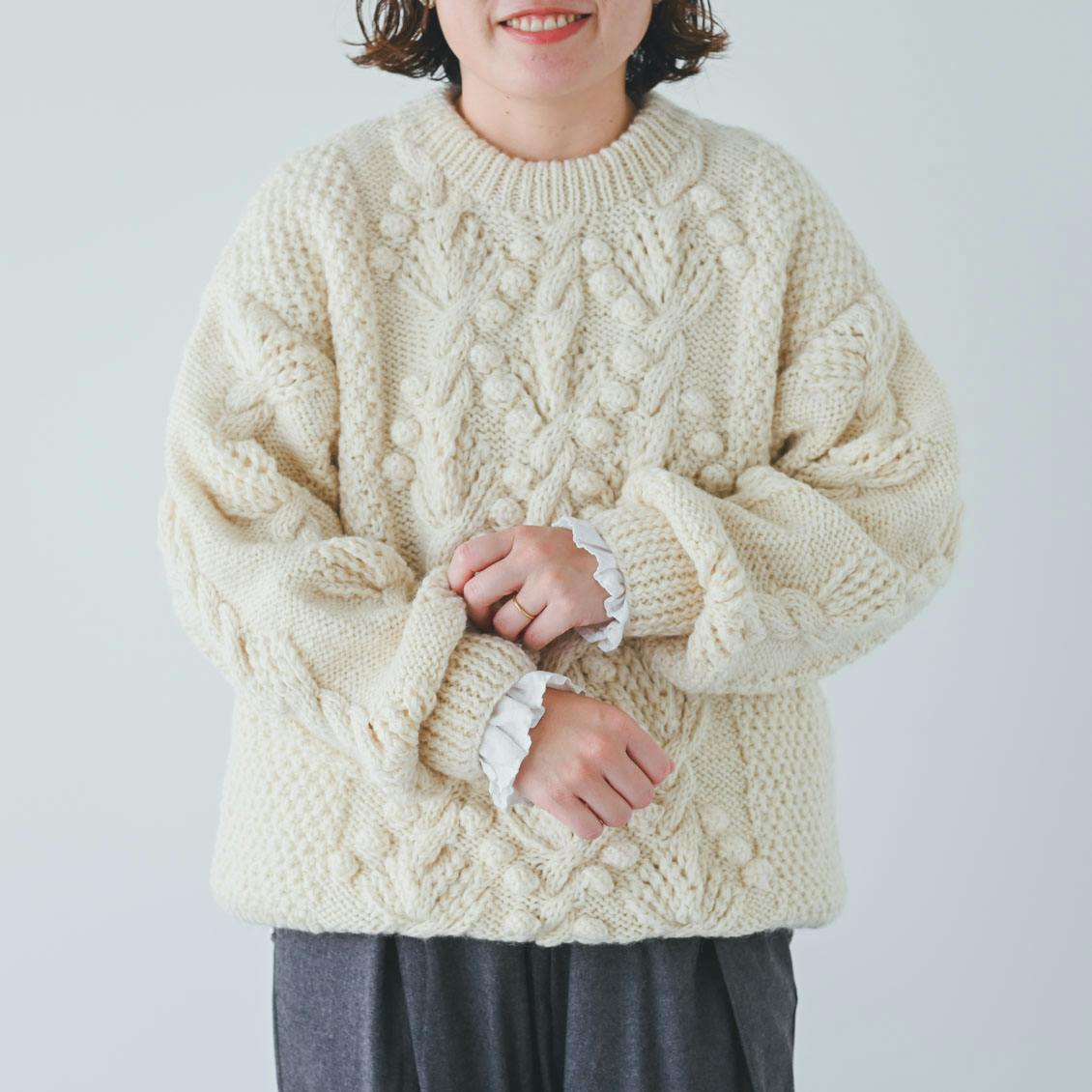 着用レビュー】特別な編み柄にときめく1着。yuniのハンドニットを