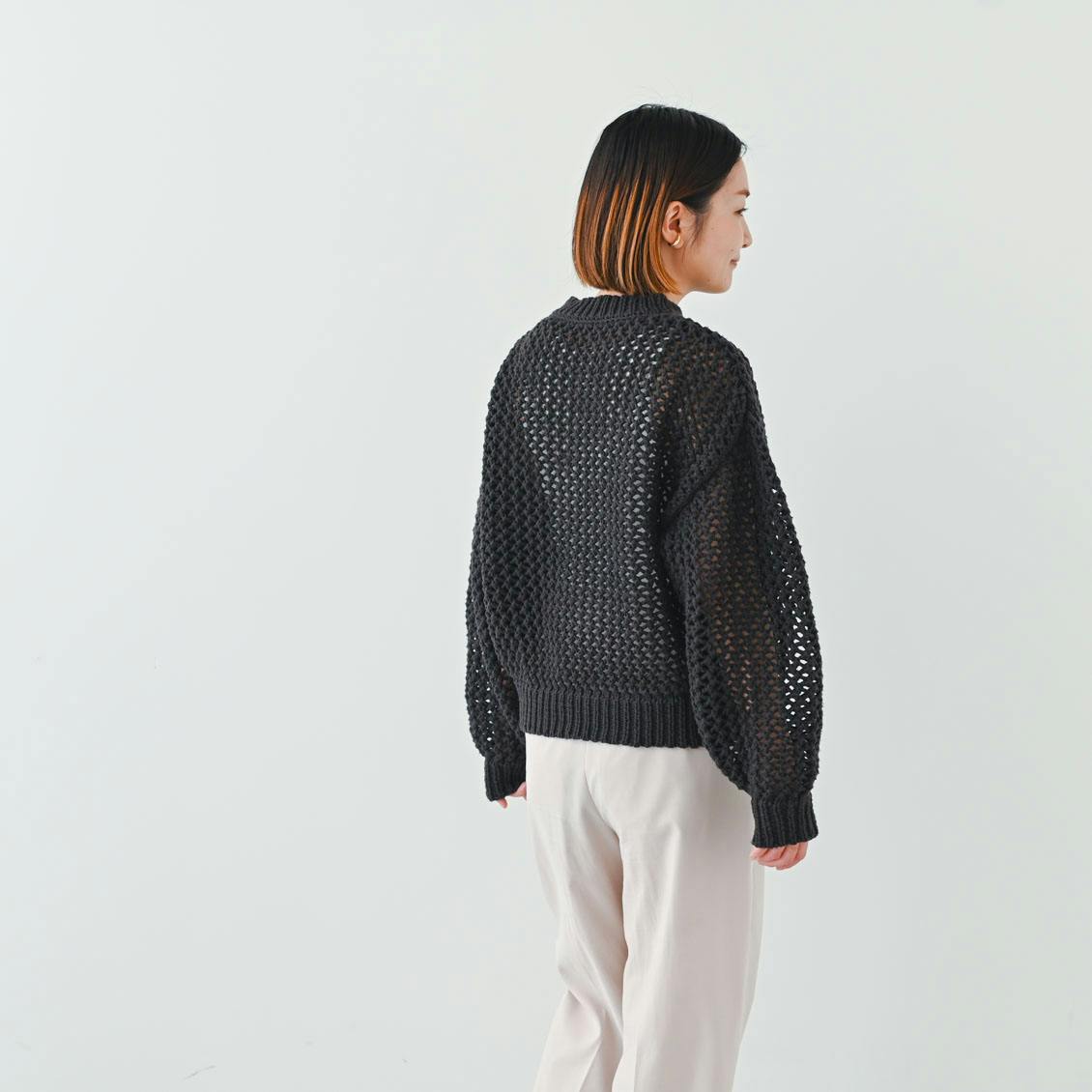 着用レビュー】LIYOCAの「メッシュ編みの春ニット」をスタッフ4名が着