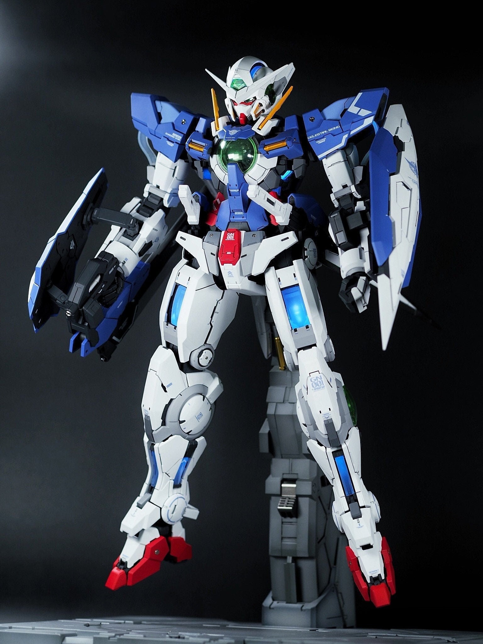 塗装済みバンダイ PG 1/60 GN-001 ガンダムエクシア LEDユニット付き