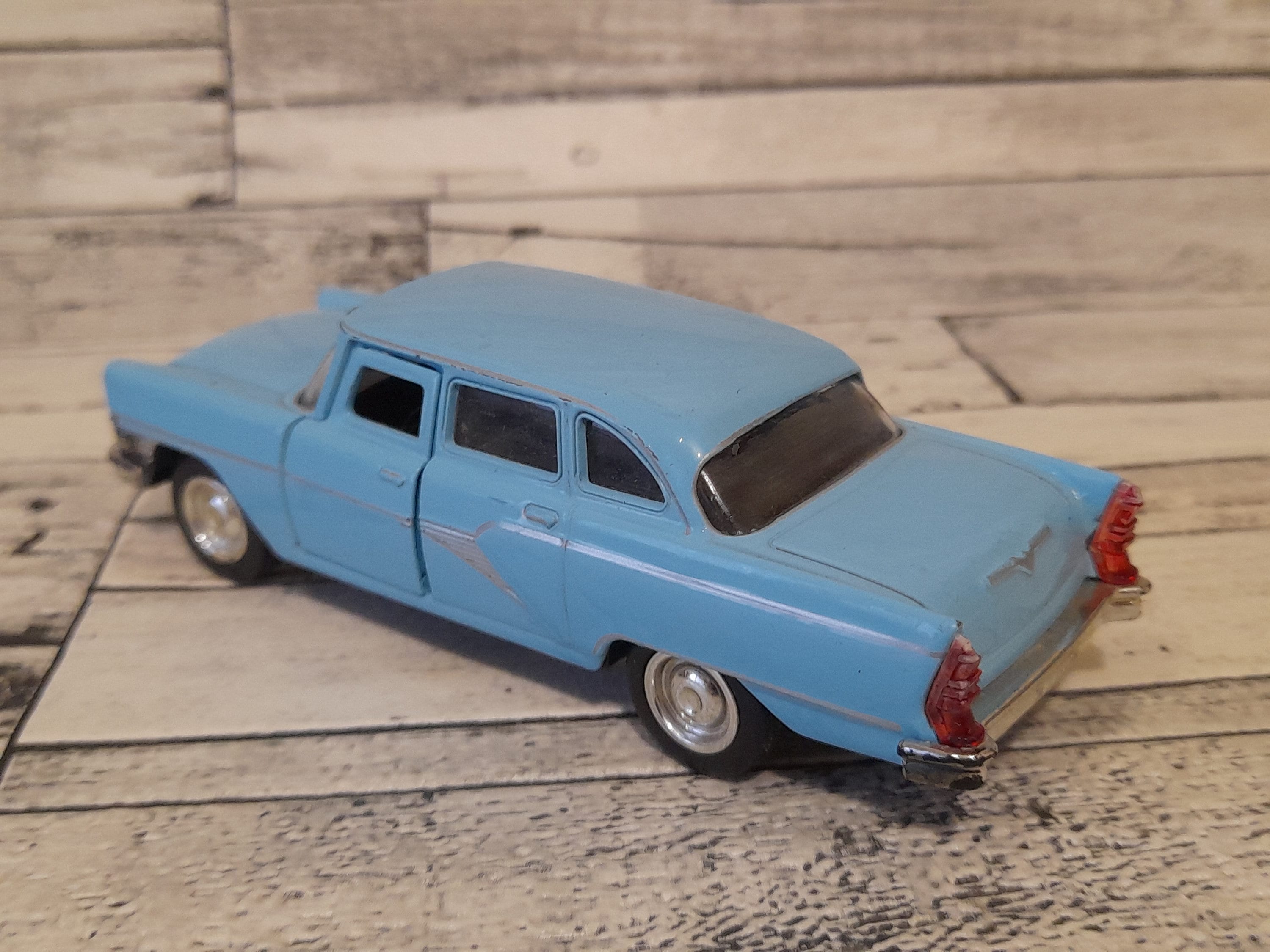 ヴィンテージブルーGAZ-13チャイカダイキャストカー、ソ連モデル（1:43