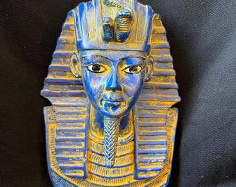 エジプトのツタンカーメン王の壁掛け - 青と金のファラオの胸像、古代