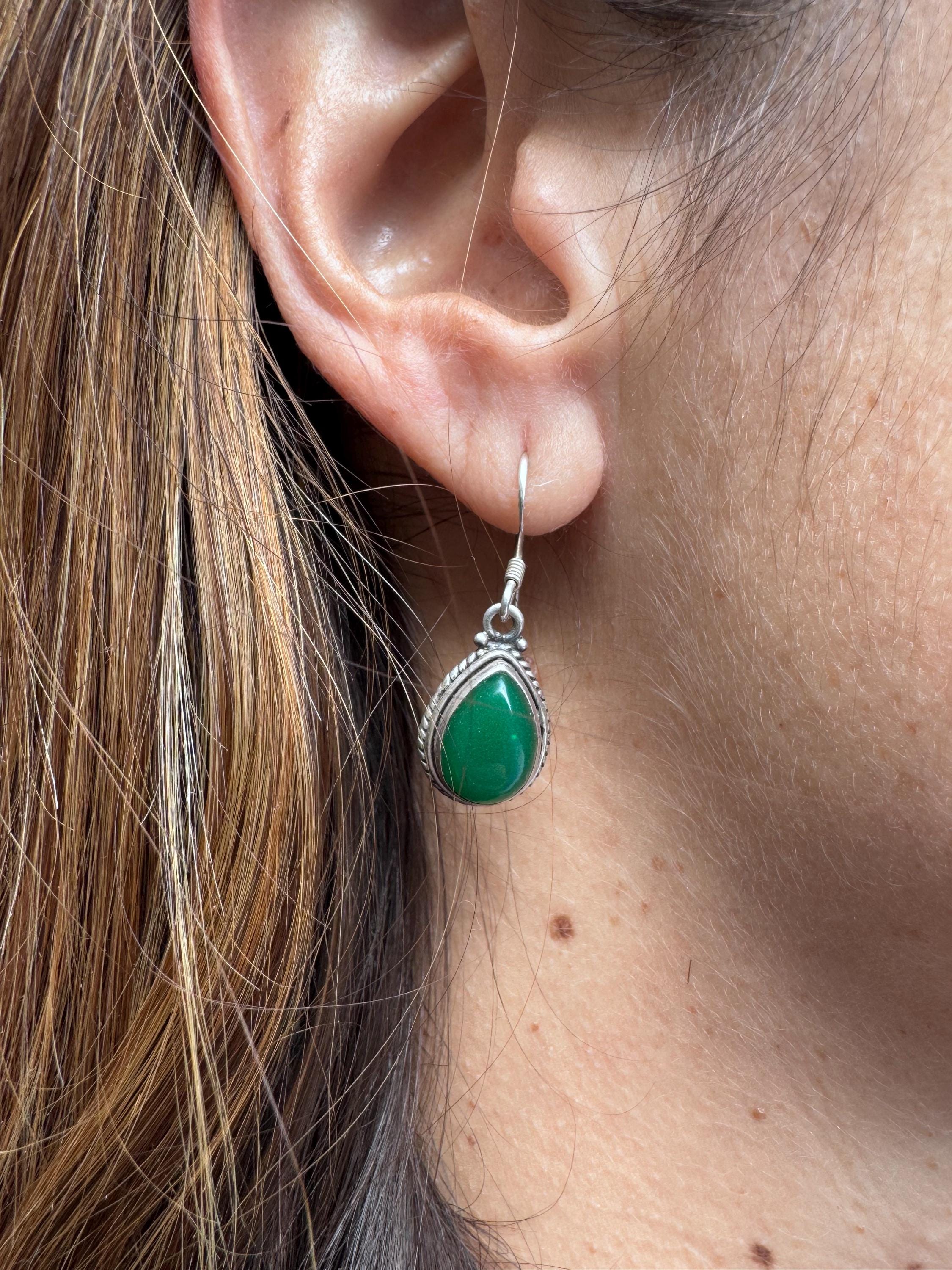 スターリングシルバーのグリーンオニキスティアドロップイヤリング