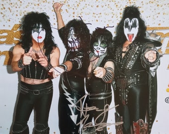 トミー・セイヤーのサイン入り8x10キッスギタリスト写真 - ジョンへ