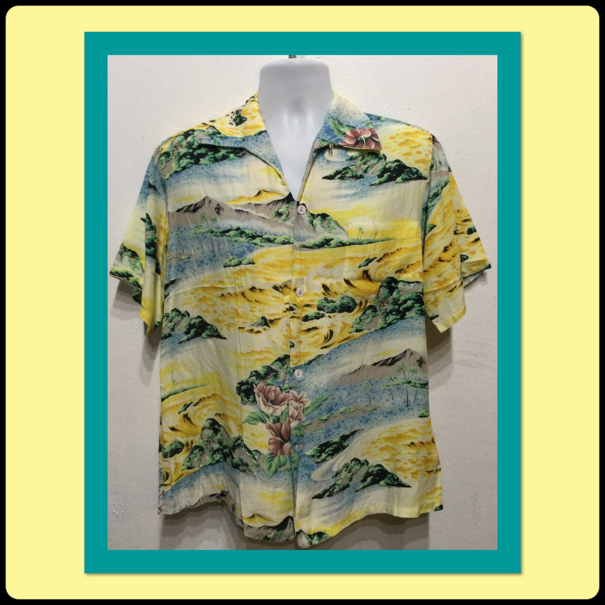 HS261 Vintage 1940s/50s Rayon Hawaiian Shirt by Surfrider. Size