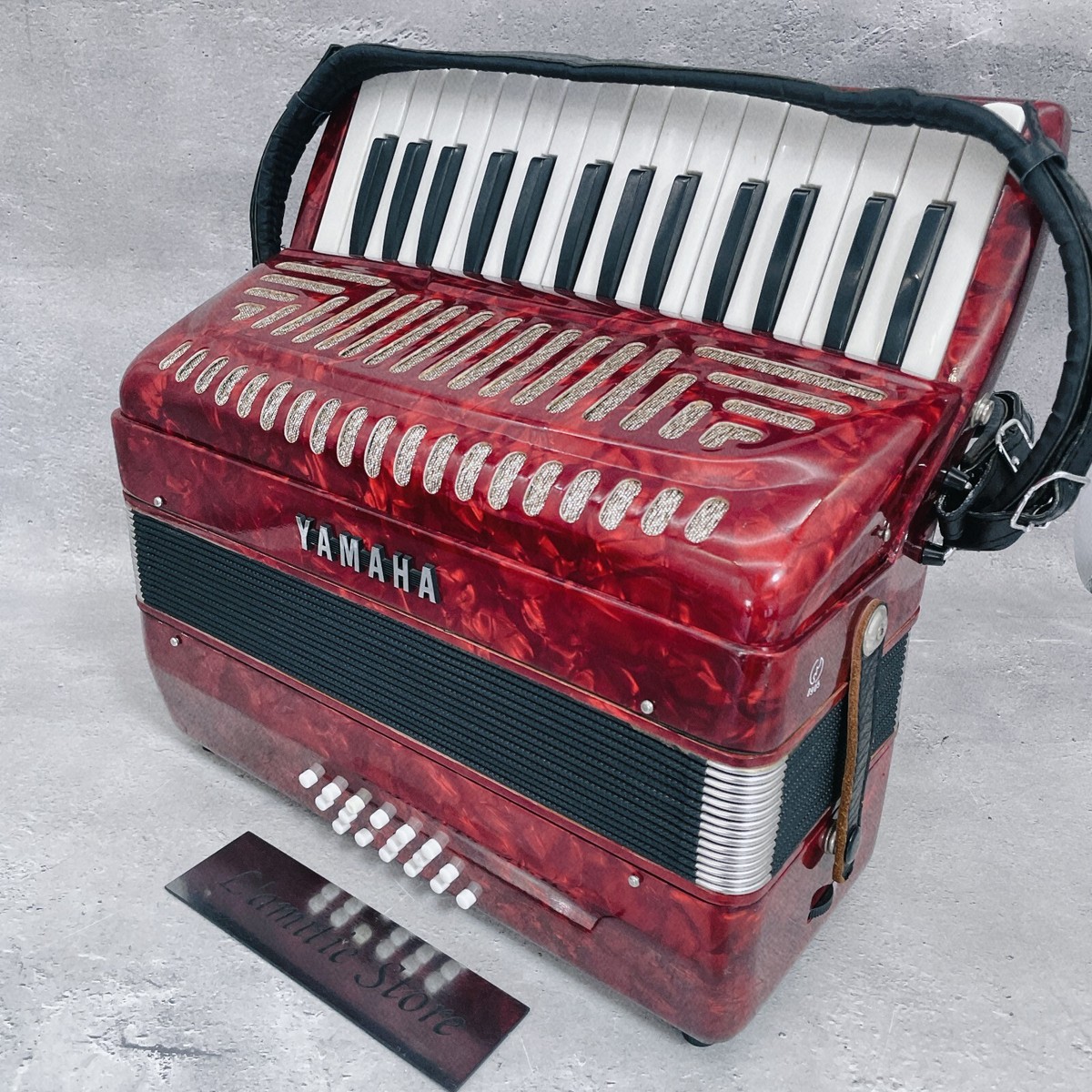 YAMAHA Accordion YA-18 Red 30 Key 18 Base YA18 Entry Solo Play