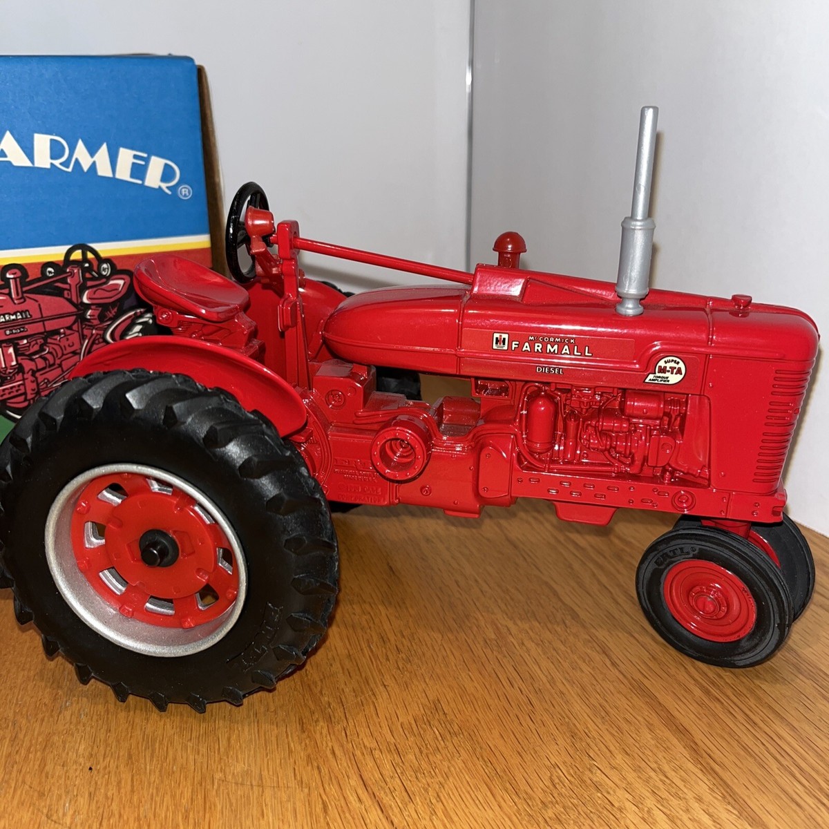 ミニカー アメリカントラクター McCORMICK FARMALL ミニカーアメリカン