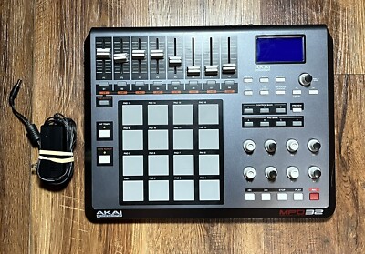 Akai Professional MPD32 USB/MIDI Pad Control Surface Ships from US