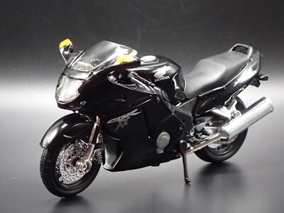 HONDA CBR1100XX SPORT BIKE MOTORCYCLE 1/18 SCALE DIORAMA DIECAST