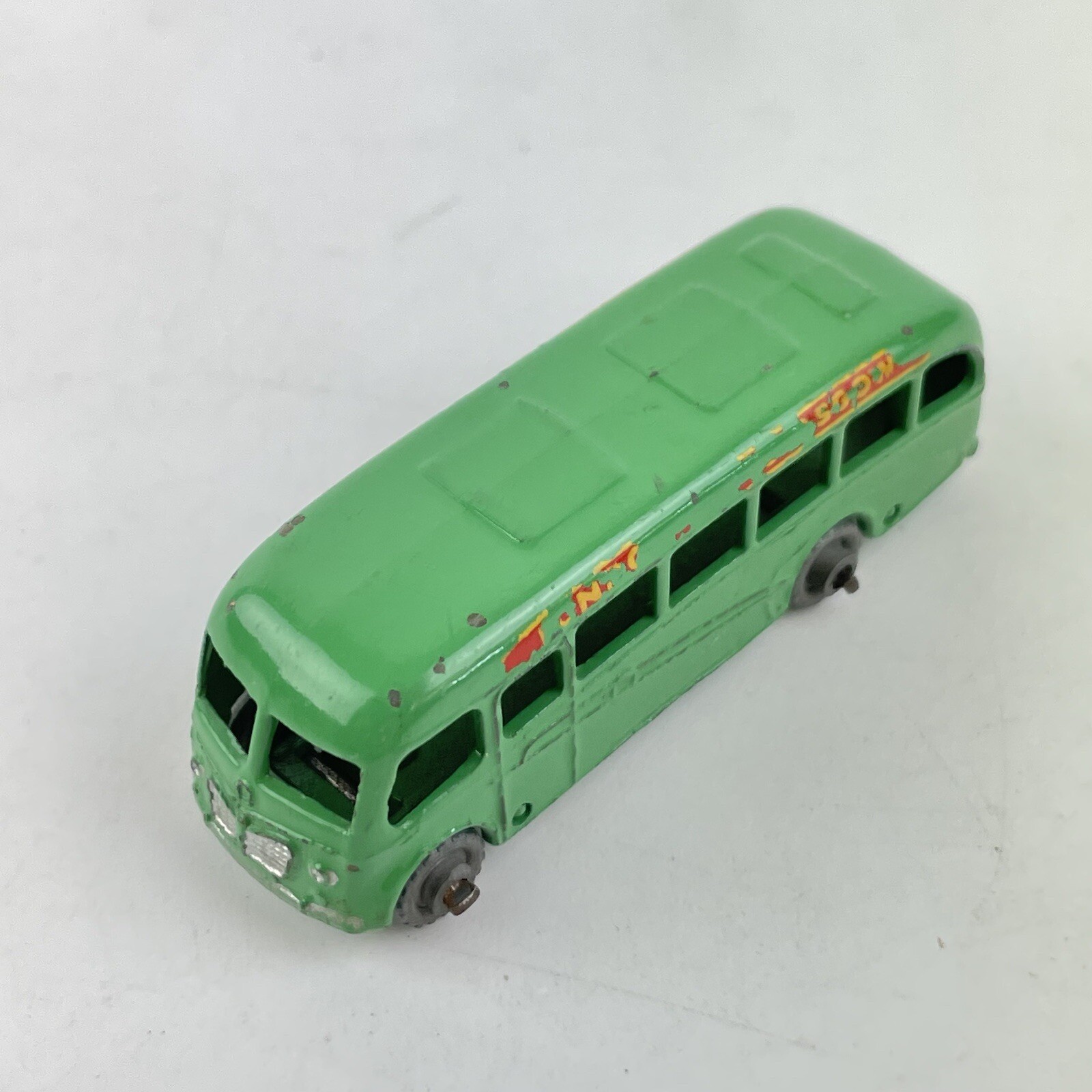 Matchbox 21b, Bedford Coach - Free Price Guide & Review