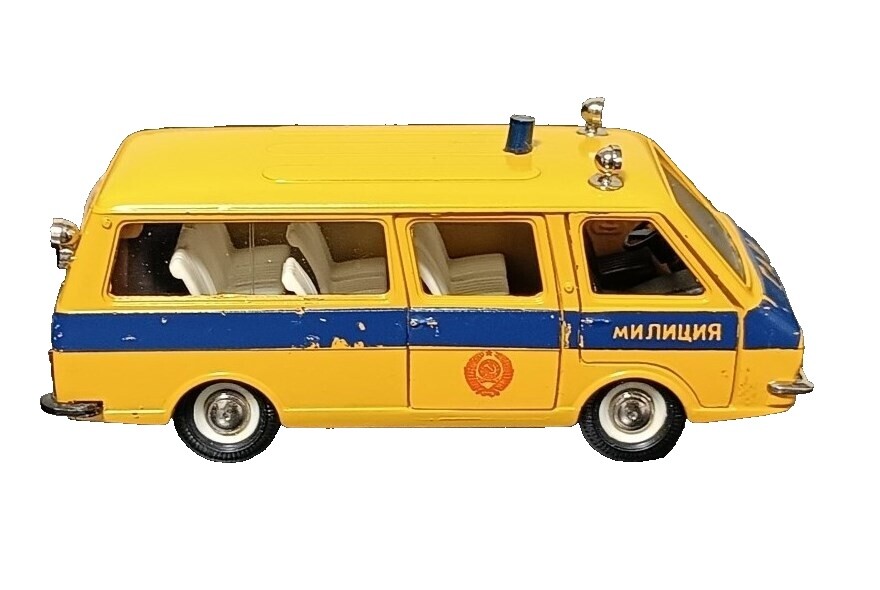 希少】ソ連製 ミニカー RAF-2203 ラトビア 1/43 ミリツィア Raf 2203