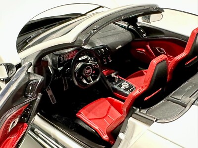 1/18 Audi R8 V10 Spider Metallic White by Kengfai / Autoart