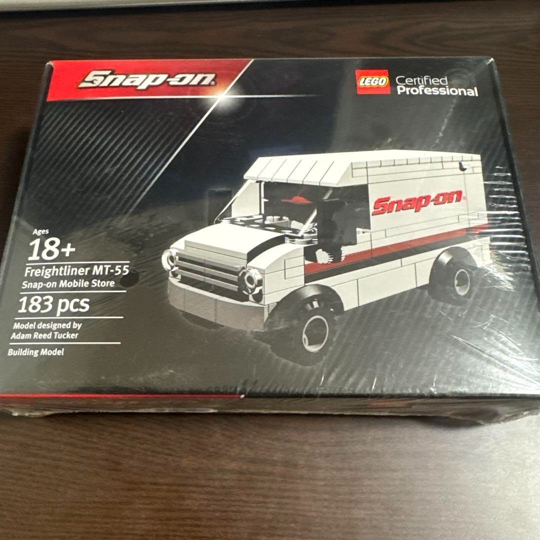 Snap-on MT-55 Freightliner 1/64 - Freightliner Snap On Toy Truck