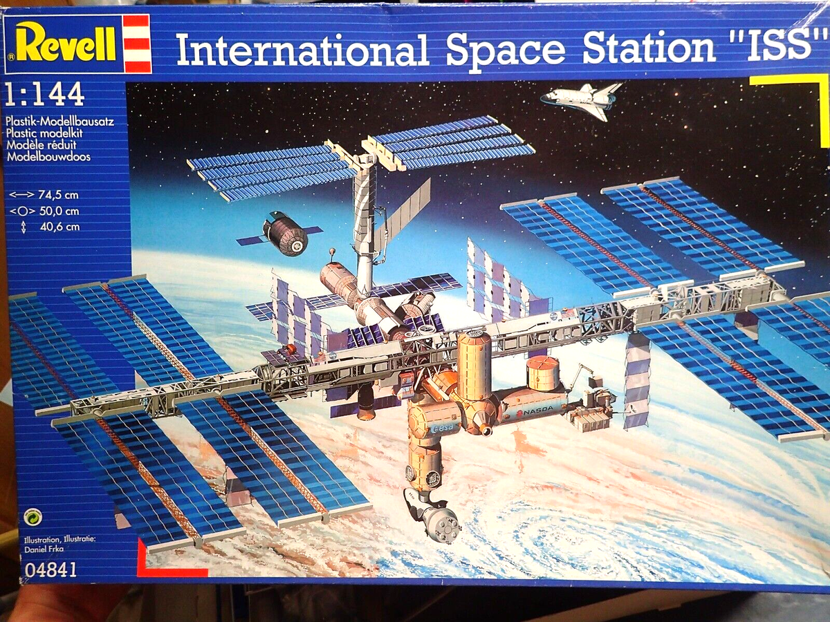 Revell International Space Station ISS MIR 1:144 Model lot books
