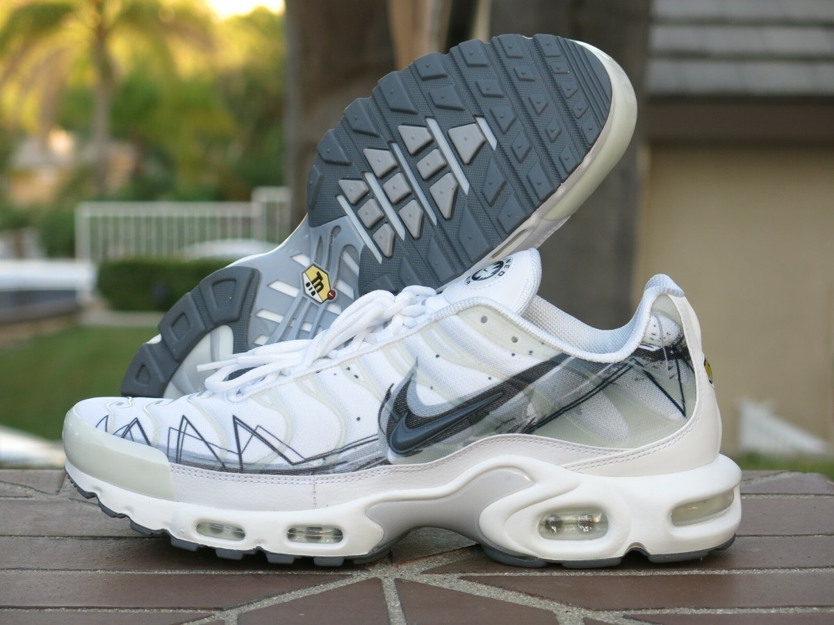 Nike Air Max PLUS Men's Running, Cross Training Sneakers BV7826