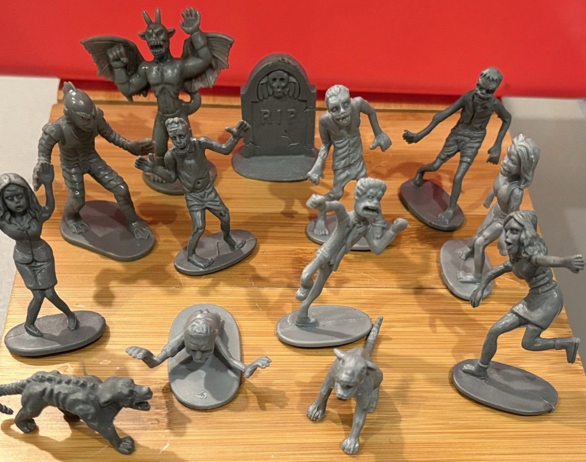 Zombie Figurines 13 grey plastic undead army men toy soldier