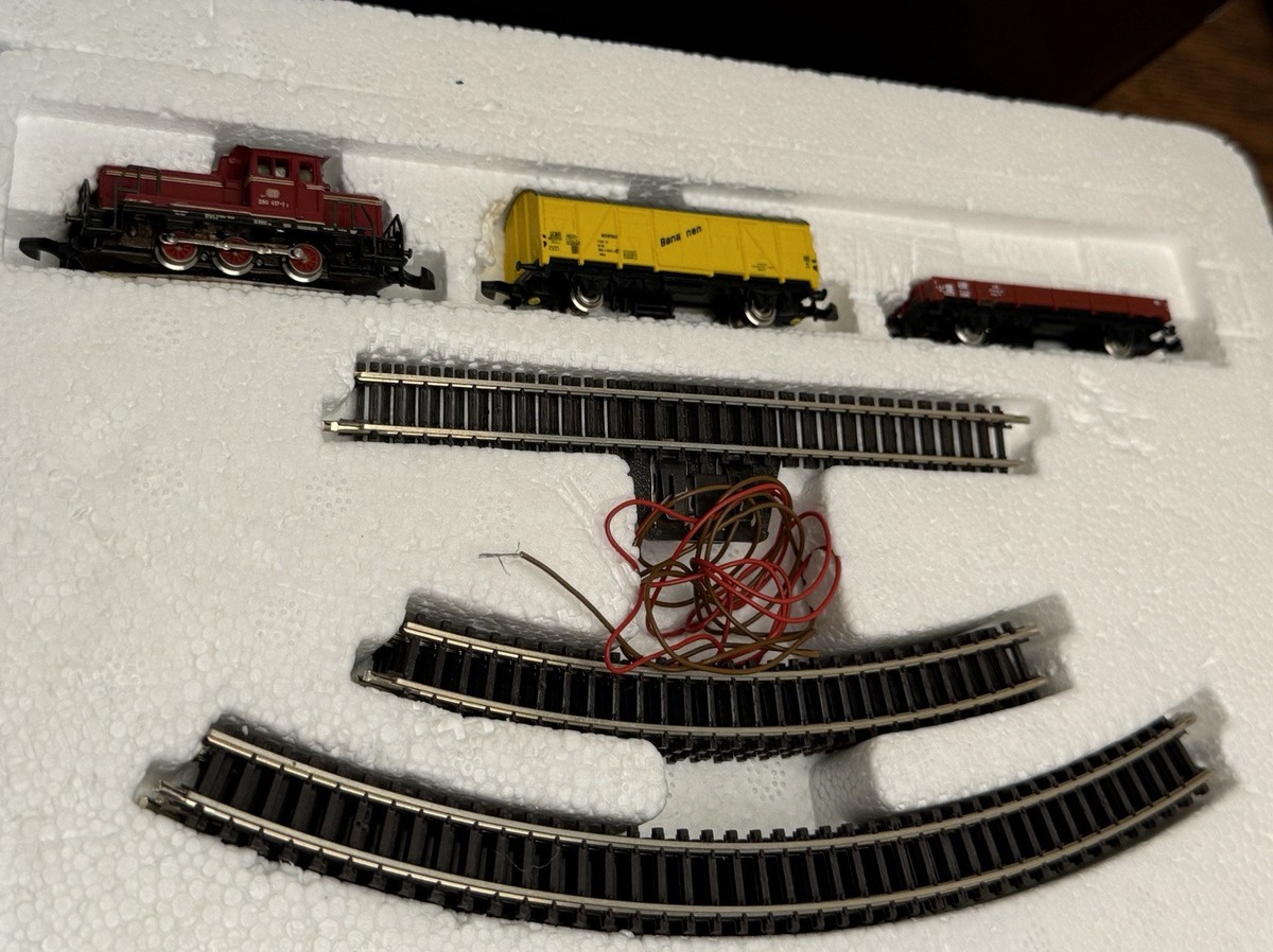 MARKLIN MIINI-CLUB #8172 VINTAGE TRAIN SET Z SCALE MADE IN GERMANY