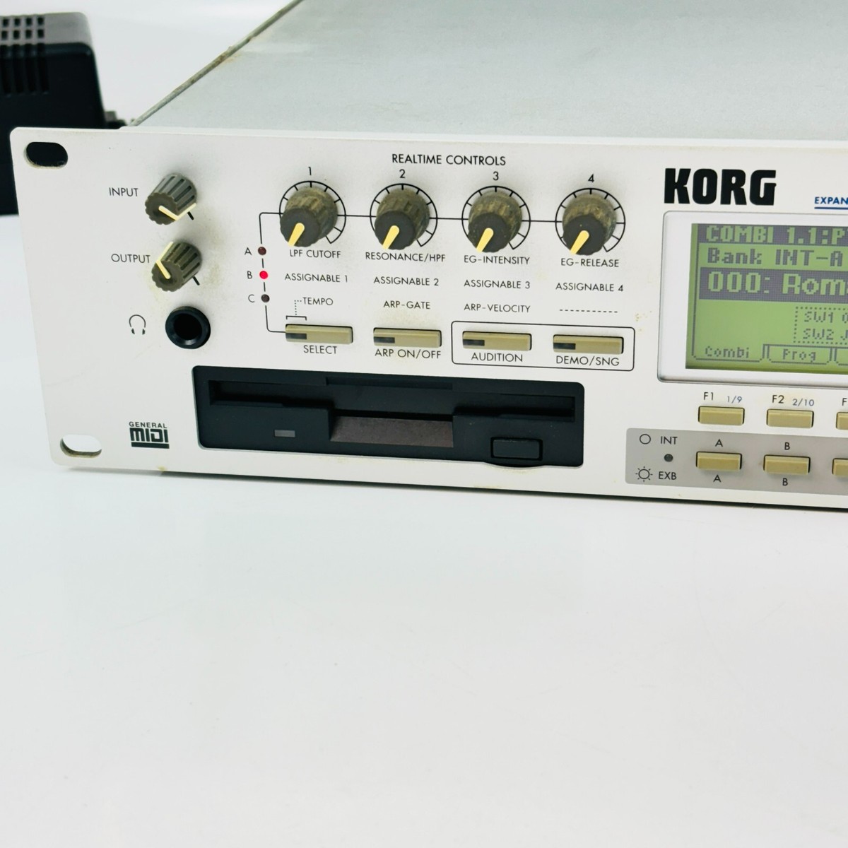 KORG TRITON RACK SYNTHESIZER sound source module multitimbral