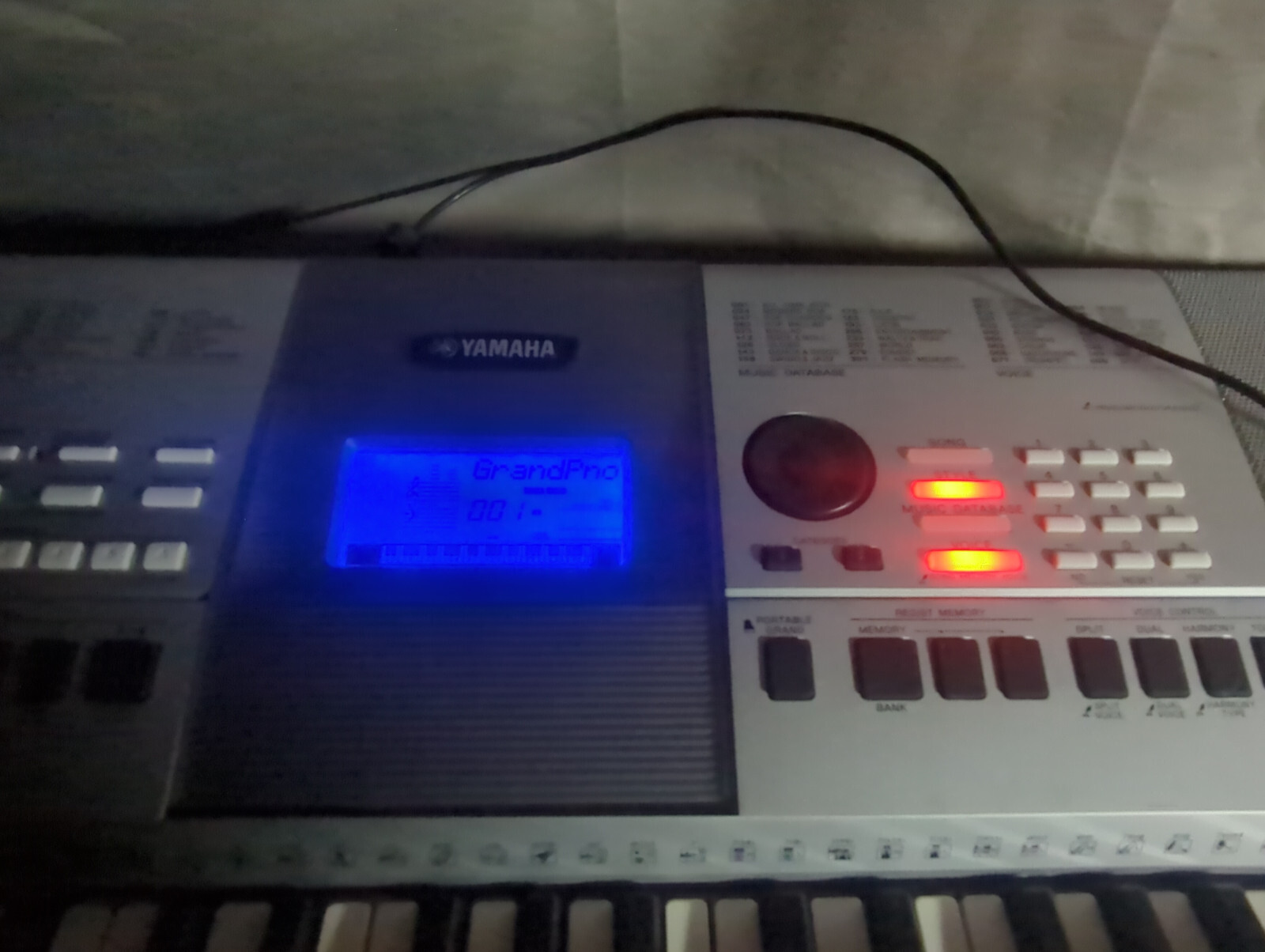 Yamaha Electronic Keyboard Piano PSR-E413 61 Key Portable Tested