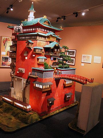 ジブリ立体建造物展開幕「千と千尋の神隠し」の「油屋」を高さ3