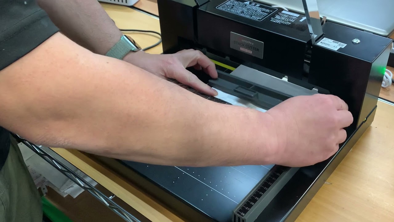 DURODEX 裁断機 ブラック 200DX 使用上の注意 - YouTube