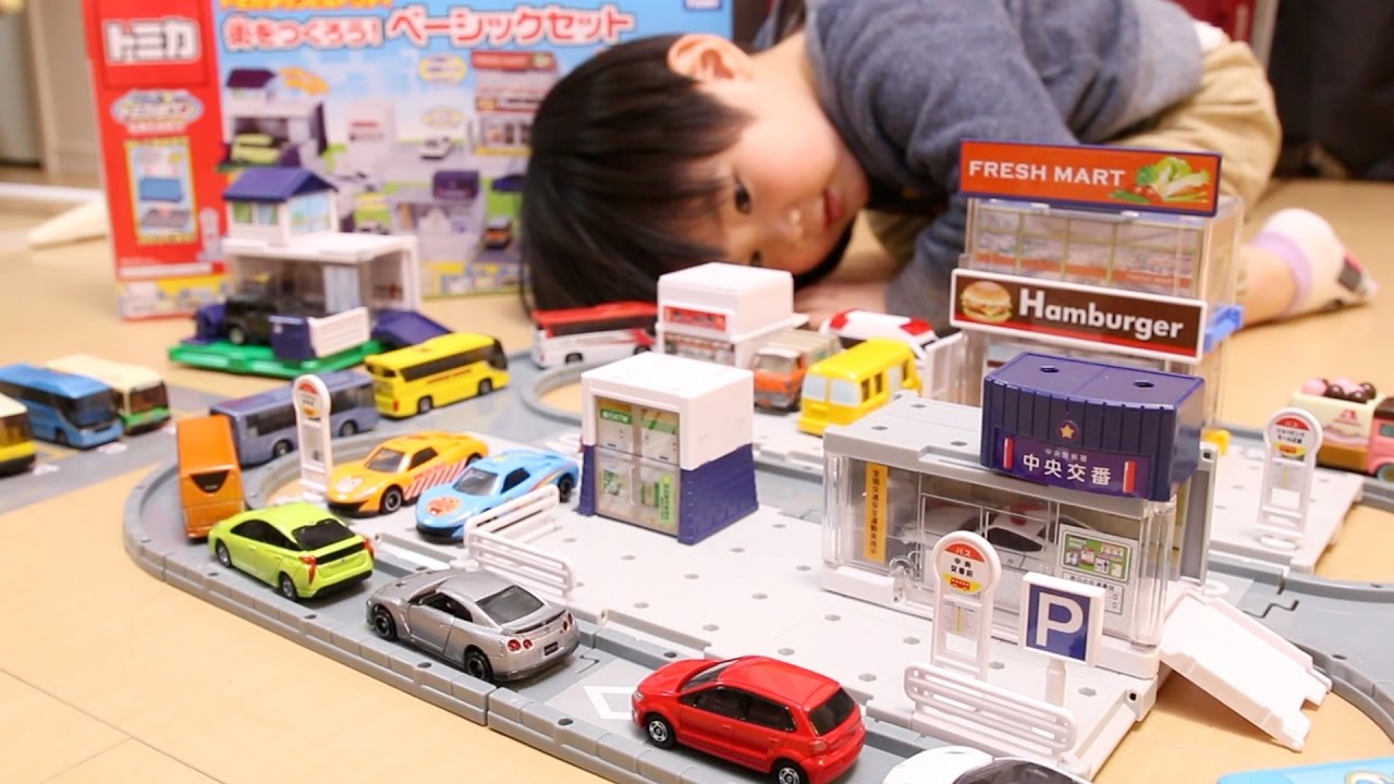 トミカ ビルドシティ 街をつくろう！ベーシックセット - YouTube