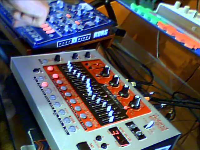 Roland EF-303 Feature Run Through and Full Audio Demo - YouTube