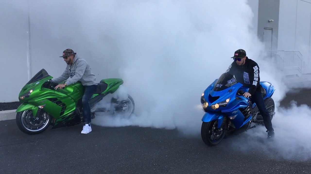 Dual Kawasaki Ninja ZX-14 Burnouts - YouTube