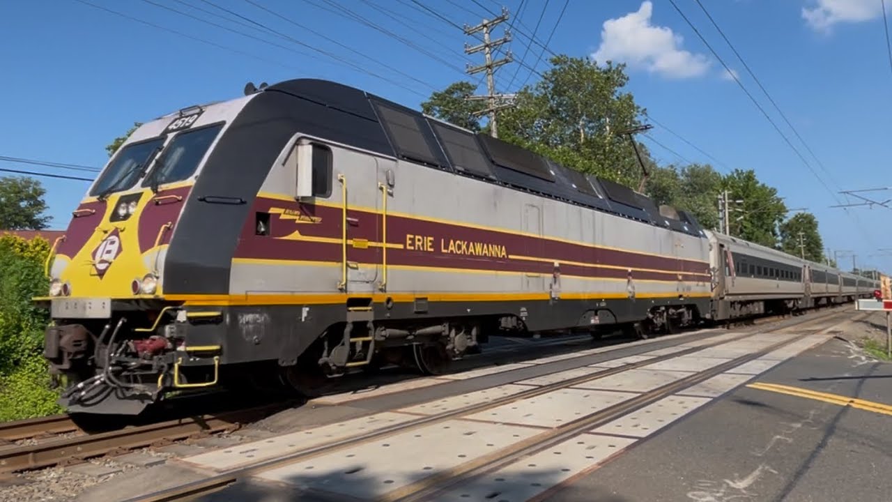 NJ Transit ALP-45DP #4519 (Erie Lackawanna Heritage Unit) NJCL