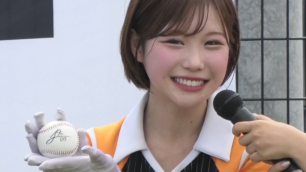 VENUS】#松崎さや さん in ジャイアンツスクエア ジャイアンツ拳1