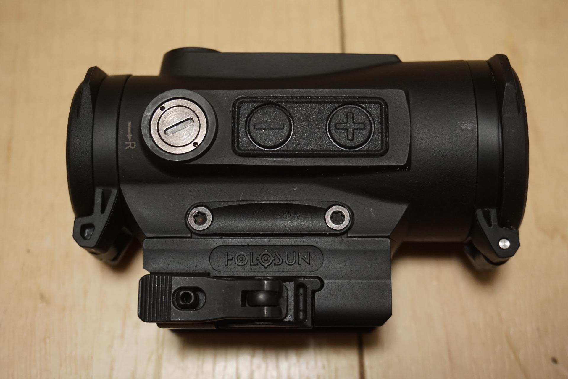 2018年最新モデル、チタン製ボディ採用のHOLOSUN HE530Cシリーズ（赤