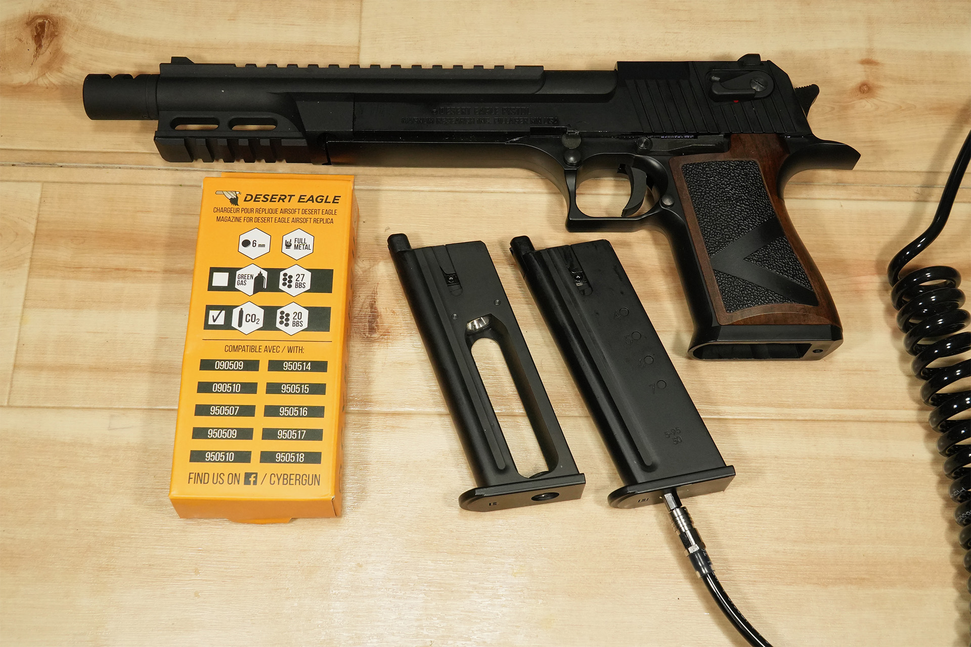 LayLax デザートイーグル .50AEでWE/CybergunのCO2マガジンとリキッド
