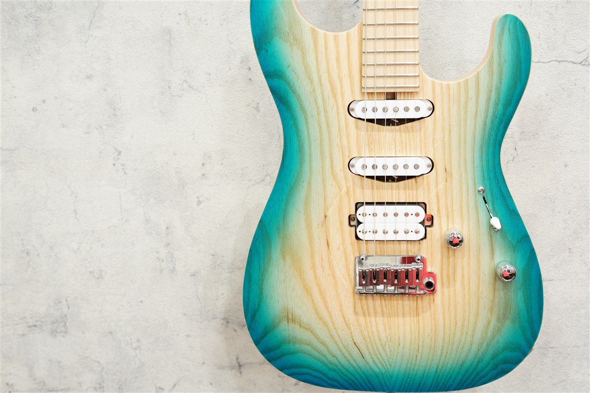 サウンドキャラクターが自由自在！SAITO GUITARS | White Guitars