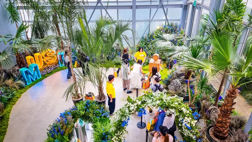 Jimin “MUSE” Smeraldo Garden Pop-Up – Seoul Searching