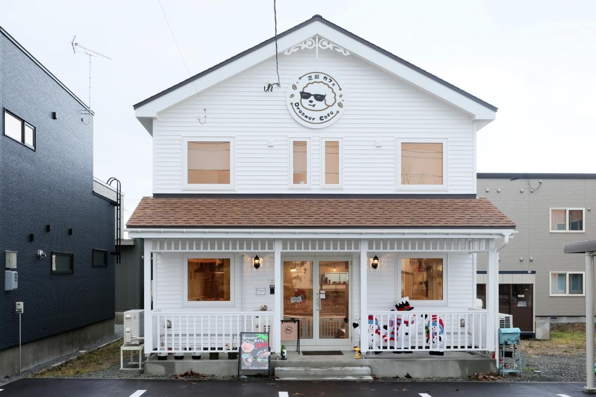 アメリカンな外観が素敵！芝麻カフェ(ジマカフェ)Dreamer Cafe 上富良野町